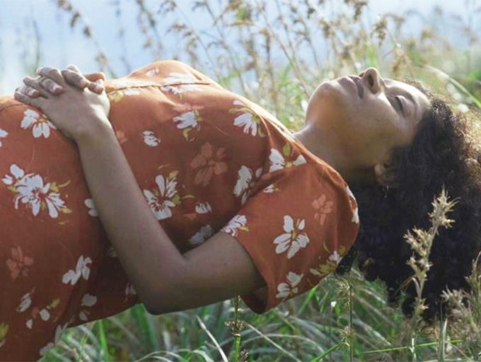 විමුක්ති ගේ සිනමා සිතීම; "Spying Stars" කියවීමක්